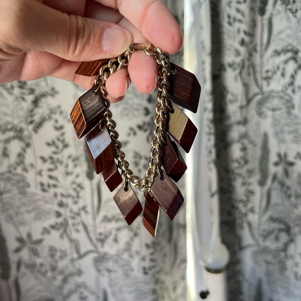 Vintage wooden charm bracelet in excellent condition
